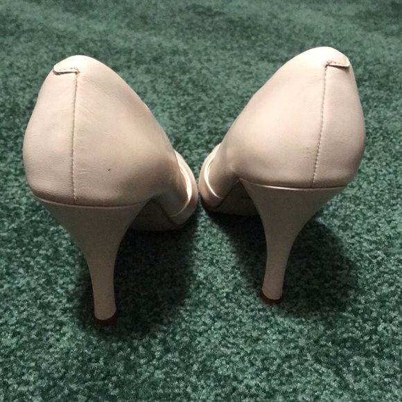 Beautiful Bone Pumps - Picture 4 of 8